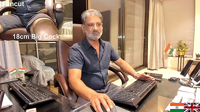 Snapshot of OnlineBossUK chatting on 02/28/25, 01:47 OnlineBossUK online show from 02/28/25, 01:47