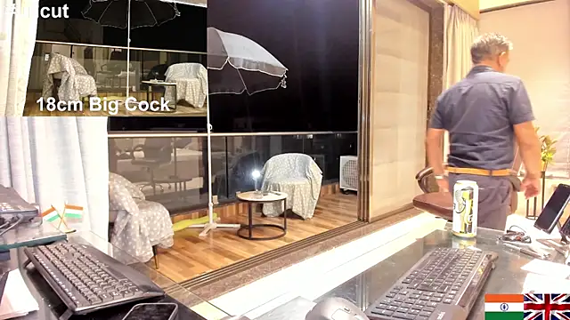 Snapshot of OnlineBossUK chatting on 02/28/25, 10:28 OnlineBossUK online show from 02/28/25, 10:28