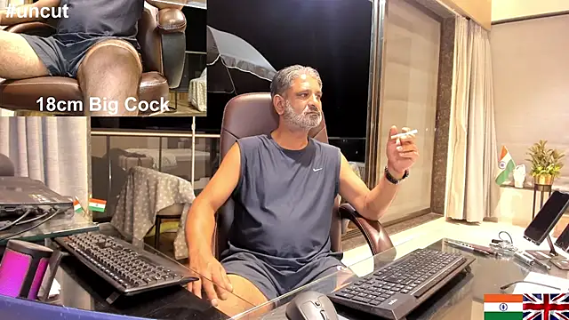 Snapshot of OnlineBossUK chatting on 03/01/25, 04:54 OnlineBossUK online show from 03/01/25, 04:54