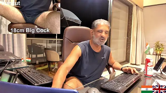 Snapshot of OnlineBossUK chatting on 03/01/25, 07:59 OnlineBossUK online show from 03/01/25, 07:59