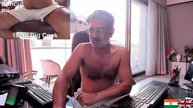 Snapshot of OnlineBossUK chatting on 03/10/25, 12:37 OnlineBossUK online show from 03/10/25, 12:37