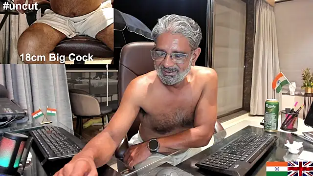 Snapshot of OnlineBossUK chatting on 03/10/25, 09:29 OnlineBossUK online show from 03/10/25, 09:29