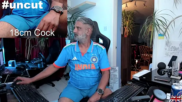 Snapshot of OnlineBossUK chatting on 03/16/25, 01:28 OnlineBossUK online show from 03/16/25, 01:28