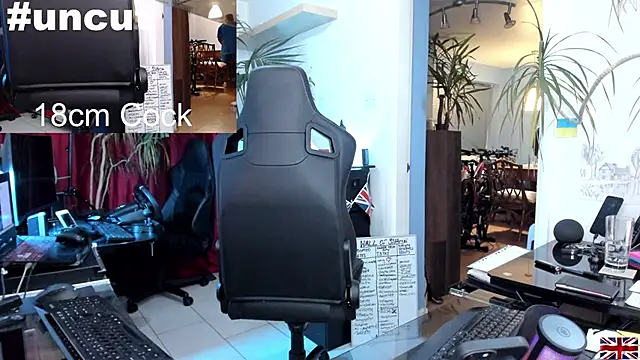 Snapshot of OnlineBossUK chatting on 03/16/25, 04:30 OnlineBossUK online show from 03/16/25, 04:30