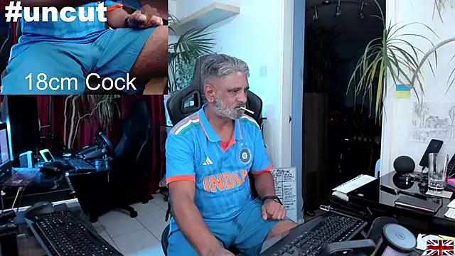 Snapshot of OnlineBossUK chatting on 03/16/25, 12:00 OnlineBossUK online show from 03/16/25, 12:00