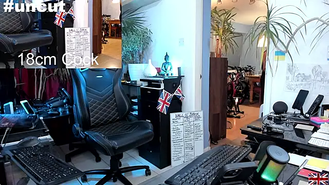 Snapshot of OnlineBossUK chatting on 03/16/25, 09:16 OnlineBossUK online show from 03/16/25, 09:16