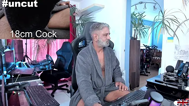 Snapshot of OnlineBossUK chatting on 03/18/25, 08:47 OnlineBossUK online show from 03/18/25, 08:47