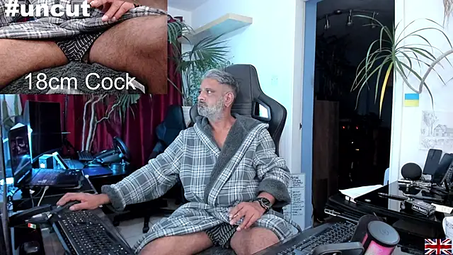 Snapshot of OnlineBossUK chatting on 03/19/25, 01:32 OnlineBossUK online show from 03/19/25, 01:32