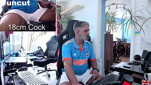 Snapshot of OnlineBossUK chatting on 03/19/25, 02:13 OnlineBossUK online show from 03/19/25, 02:13