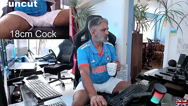 Snapshot of OnlineBossUK chatting on 03/19/25, 05:39 OnlineBossUK online show from 03/19/25, 05:39