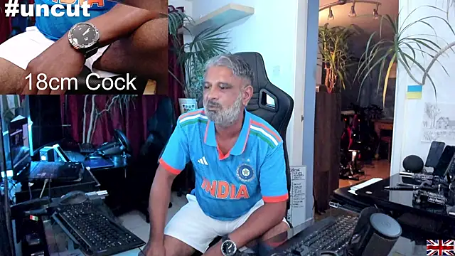 Snapshot of OnlineBossUK chatting on 03/19/25, 08:43 OnlineBossUK online show from 03/19/25, 08:43