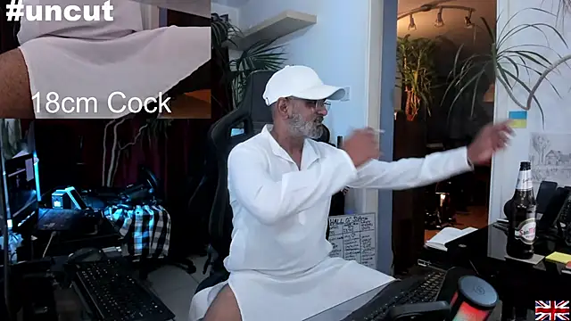 Snapshot of OnlineBossUK chatting on 03/20/25, 10:07 OnlineBossUK online show from 03/20/25, 10:07