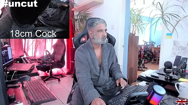 Snapshot of OnlineBossUK chatting on 03/21/25, 12:17 OnlineBossUK online show from 03/21/25, 12:17