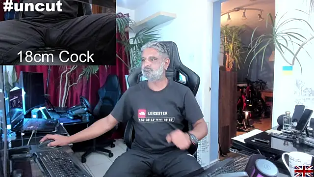 Snapshot of OnlineBossUK chatting on 03/22/25, 07:31 OnlineBossUK online show from 03/22/25, 07:31