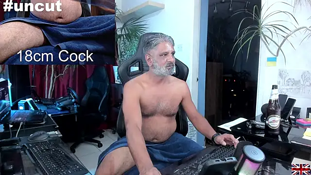 Snapshot of OnlineBossUK chatting on 03/22/25, 10:59 OnlineBossUK online show from 03/22/25, 10:59