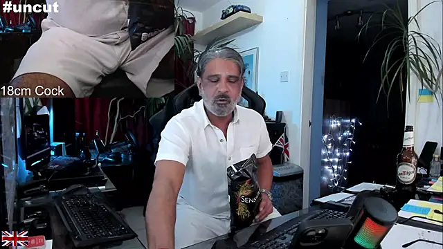 Snapshot of OnlineBossUK chatting on 09/19/25, 09:37 OnlineBossUK online show from 09/19/25, 09:37