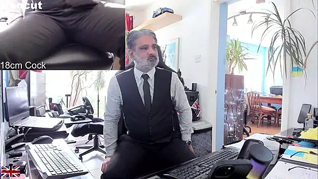 Snapshot of OnlineBossUK chatting on 10/01/25, 01:50 OnlineBossUK online show from 10/01/25, 01:50