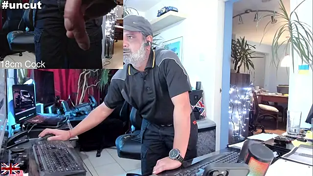 Snapshot of OnlineBossUK chatting on 10/02/25, 06:15 OnlineBossUK online show from 10/02/25, 06:15