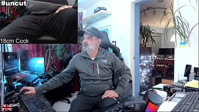 Snapshot of OnlineBossUK chatting on 10/23/25, 08:18 OnlineBossUK online show from 10/23/25, 08:18