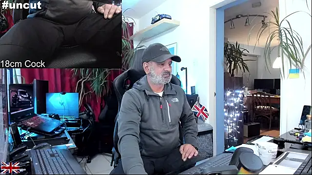 Snapshot of OnlineBossUK chatting on 10/26/25, 06:03 OnlineBossUK online show from 10/26/25, 06:03