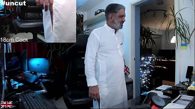 Snapshot of OnlineBossUK chatting on 10/27/25, 05:28 OnlineBossUK online show from 10/27/25, 05:28