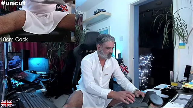 Snapshot of OnlineBossUK chatting on 10/28/25, 05:33 OnlineBossUK online show from 10/28/25, 05:33