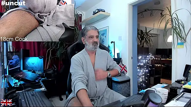 Snapshot of OnlineBossUK chatting on 11/01/25, 03:08 OnlineBossUK online show from 11/01/25, 03:08