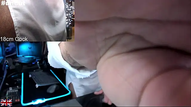 Snapshot of OnlineBossUK chatting on 11/29/25, 12:57 OnlineBossUK online show from 11/29/25, 12:57