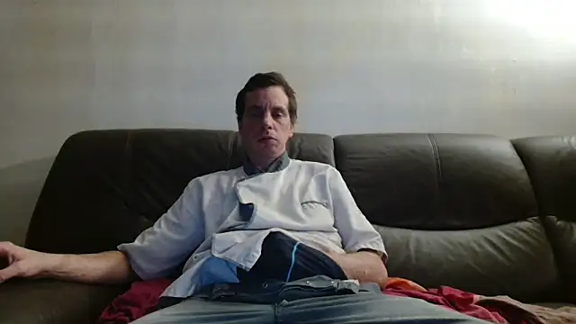 Snapshot of cloupefun chatting on 12/17/25, 07:03 cloupefun online show from 12/17/25, 07:03