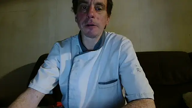 Snapshot of cloupefun chatting on 12/19/25, 06:20 cloupefun online show from 12/19/25, 06:20
