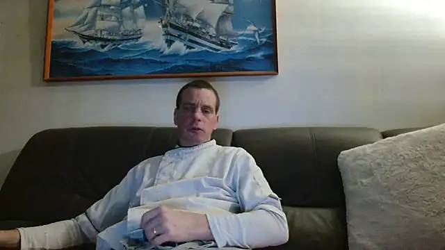 Snapshot of cloupefun chatting on 01/14/26, 07:14 cloupefun online show from 01/14/26, 07:14
