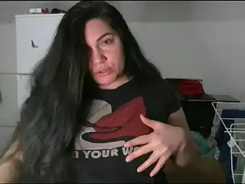 Snapshot of Squirtlady38 chatting on 12/26/24, 05:37 Squirtlady38 online show from 12/26/24, 05:37