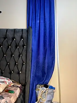 Snapshot of bigbooobs3 chatting on 10/27/25, 04:16 bigbooobs3 online show from 10/27/25, 04:16