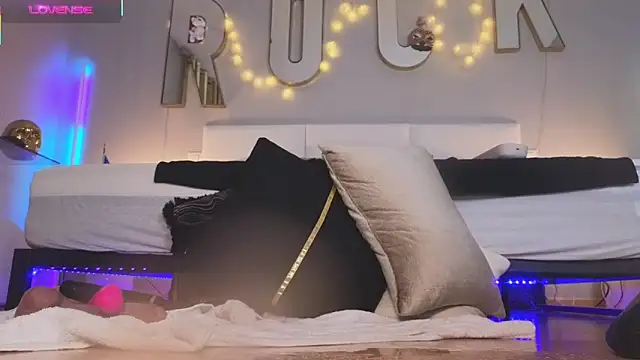 Helena Karel online show from 01/15/25, 08:48