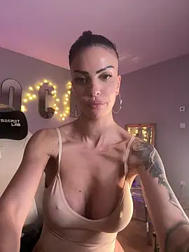 Helena Karel online show from 02/08/25, 07:27