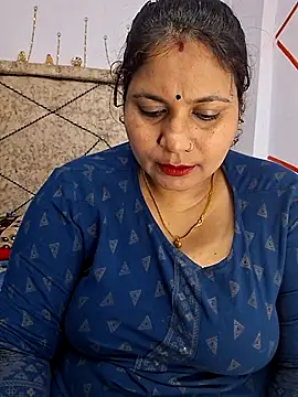 MOM-SUN-COUPLE online show from 02/23/25, 08:11
