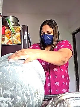 MOM-SUN-COUPLE online show from 09/26/25, 09:35