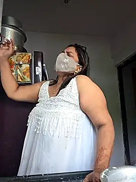 MOM-SUN-COUPLE online show from 10/05/25, 10:35