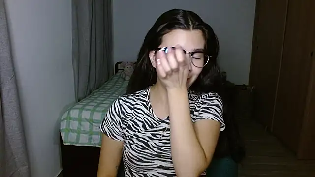 mia  lopez  online show from 10/23/25, 12:54