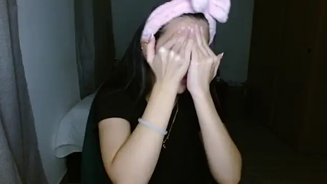 Snapshot of mia__lopez_ chatting on 11/11/25, 04:23 mia lopez online show from 11/11/25, 04:23