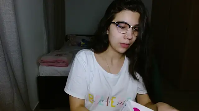 Snapshot of mia__lopez_ chatting on 11/24/25, 01:05 mia lopez online show from 11/24/25, 01:05