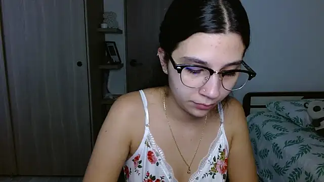 Snapshot of mia__lopez_ chatting on 12/04/25, 01:48 mia lopez online show from 12/04/25, 01:48