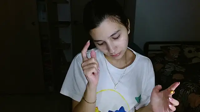 Snapshot of mia__lopez_ chatting on 05/13/26, 04:32 mia lopez online show from 05/13/26, 04:32