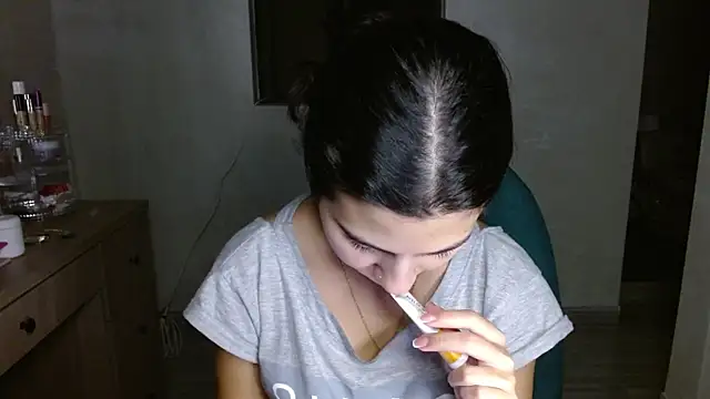 mia  lopez  online show from 07/04/26, 05:24