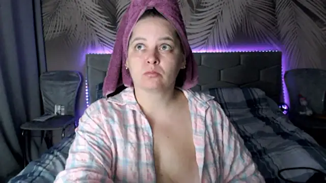 uliastar online show from 10/14/25, 06:58