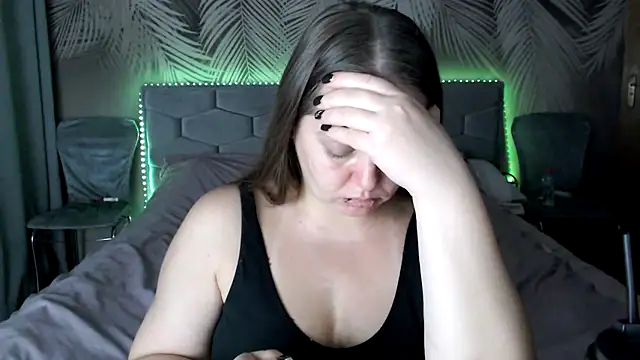 uliastar online show from 10/22/25, 07:41