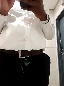 Snapshot of douksm chatting on 01/27/25, 12:26 douksm online show from 01/27/25, 12:26