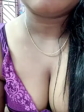 Snapshot of Lakhsmii chatting on 12/28/24, 02:01 Lakhsmii online show from 12/28/24, 02:01