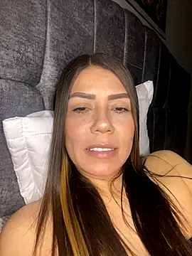 martina contreras online show from 10/31/25, 07:09