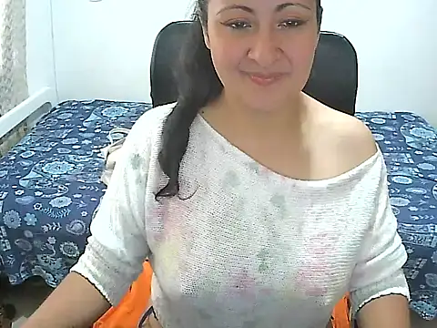 Snapshot of SenthiX chatting on 10/17/25, 05:48 SenthiX online show from 10/17/25, 05:48